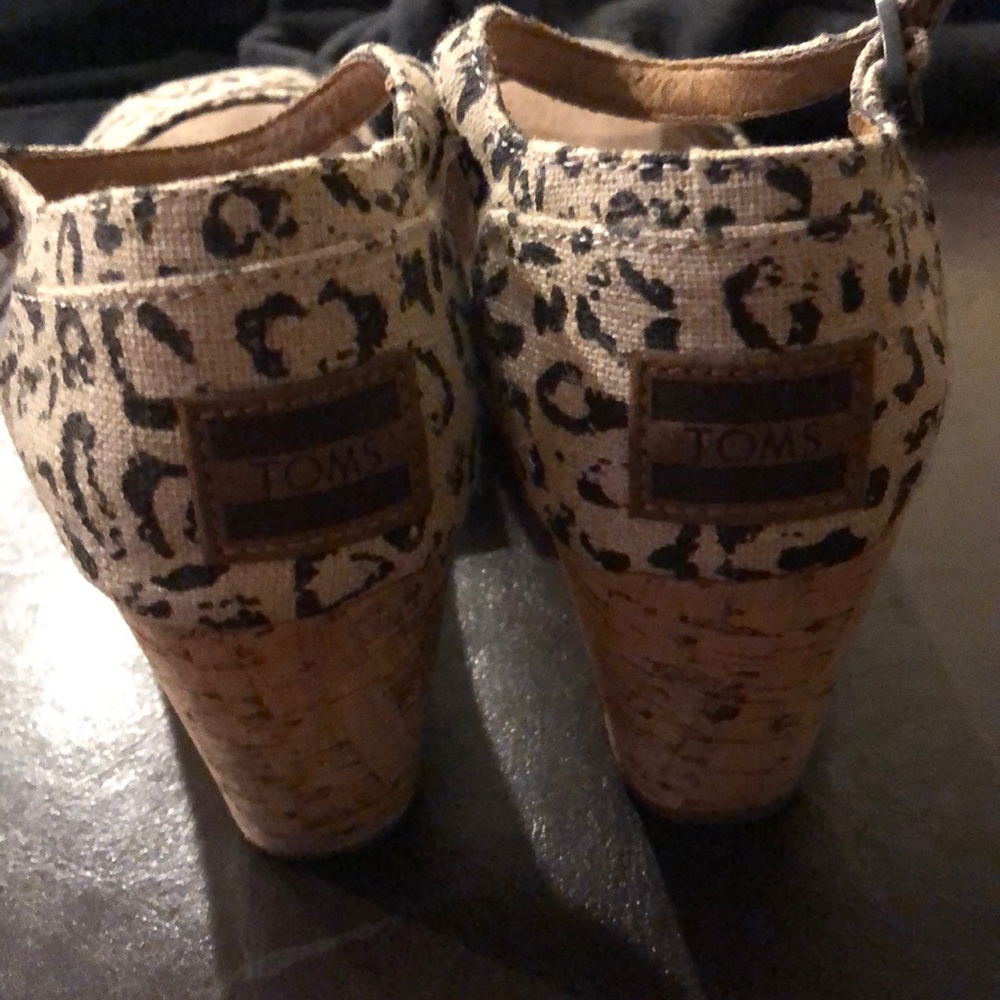 TOMS - Picture 4 of 6